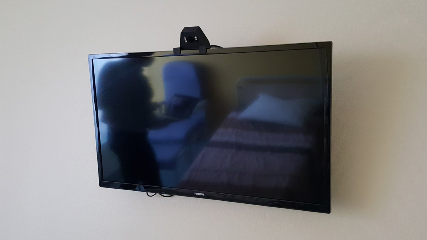 Care installé sur un téléviseur en chambre